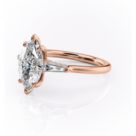 Inel de logodnă Ysella din aur Rose 14kt cu moissanite tăietură marquise – Montură cu trei pietre rafinată pentru profil înalt | Personalizează și configurează gratuit online [6]