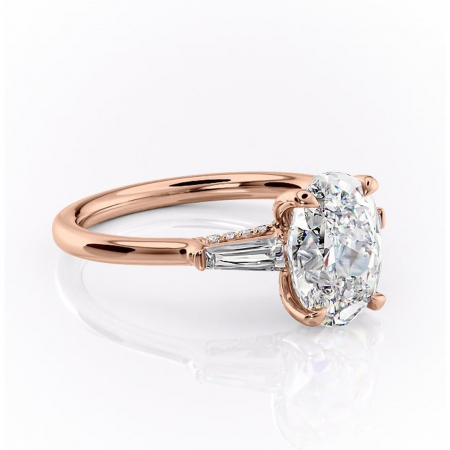 Ovală - Inel de logodnă Ysella din aur Rose 18kt cu moissanite tăietură ovală – Montură cu trei pietre rafinată pentru profil înalt | Personalizează și configurează gratuit online