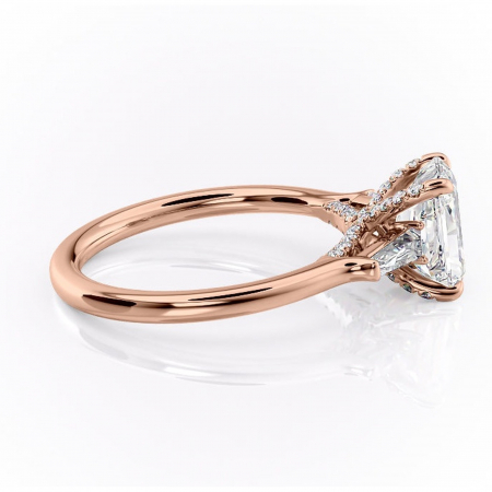 Inel de logodnă Ysella din aur Rose 14kt cu moissanite tăietură radiantă – Montură cu trei pietre rafinată pentru profil înalt | Personalizează și configurează gratuit online [1]