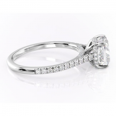 Inel de logodnă Zella din aur Alb 14kt cu moissanite tăietură pernă – Montură pavé rafinată pentru profil înalt | Personalizează și configurează gratuit online [1]