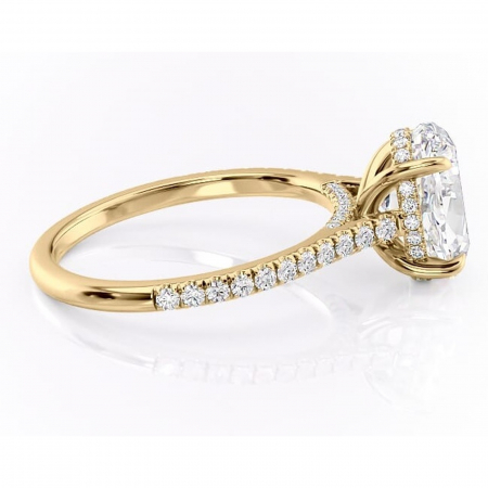 Inel de logodnă Zella din aur Galben 14kt cu moissanite tăietură ovală – Montură pavé rafinată pentru profil înalt | Personalizează și configurează gratuit online [1]