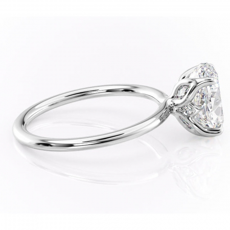 Inel de logodnă Zephyra din aur Alb 14kt cu moissanite tăietură ovală – Solitar rafinată pentru profil înalt | Personalizează și configurează gratuit online [1]