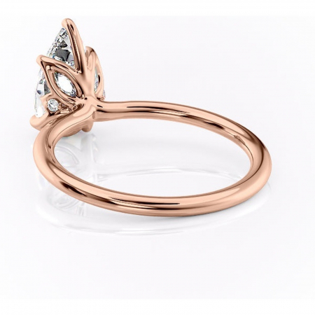 Inel de logodnă Zephyra din aur Rose 14kt cu moissanite tăietură pară – Solitar rafinată pentru profil înalt | Personalizează și configurează gratuit online [3]