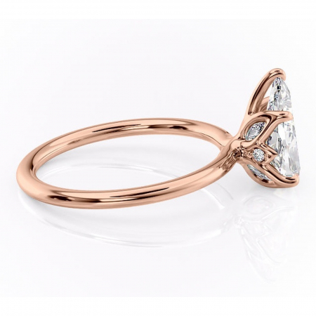 Inel de logodnă Zephyra din aur Rose 14kt cu moissanite tăietură pară – Solitar rafinată pentru profil înalt | Personalizează și configurează gratuit online [1]