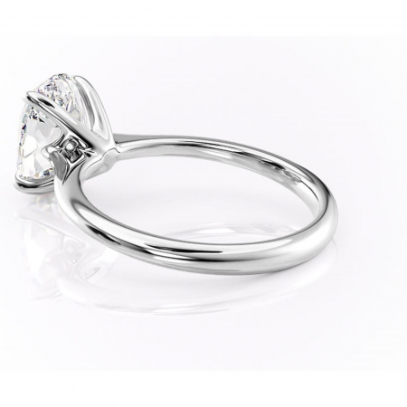 Inel de logodnă Zirena din aur Alb 14kt cu moissanite tăietură ovală – Solitar rafinată pentru profil jos | Personalizează și configurează gratuit online [4]