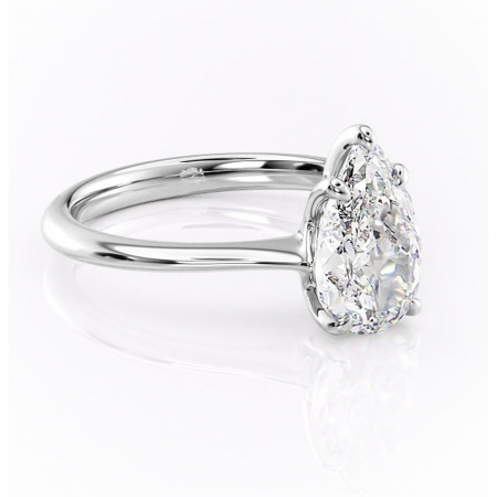 Pară - Inel de logodnă Zirena din aur Alb 14kt cu moissanite tăietură pară – Solitar rafinată pentru profil jos | Personalizează și configurează gratuit online