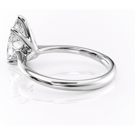 Inel de logodnă Zirena din aur Alb 14kt cu moissanite tăietură pară – Solitar rafinată pentru profil jos | Personalizează și configurează gratuit online [4]