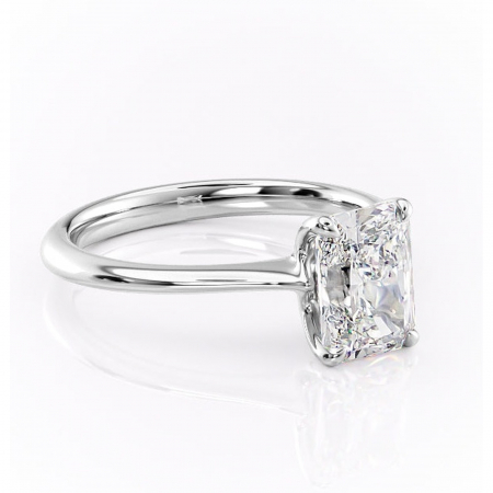 Radiantă - Inel de logodnă Zirena din aur Alb 14kt cu moissanite tăietură radiantă – Solitar rafinată pentru profil jos | Personalizează și configurează gratuit online