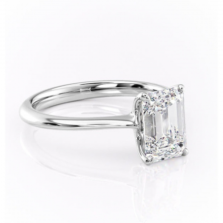 Smarald - Inel de logodnă Zirena din aur Alb 14kt cu moissanite tăietură smarald – Solitar rafinată pentru profil jos | Personalizează și configurează gratuit online