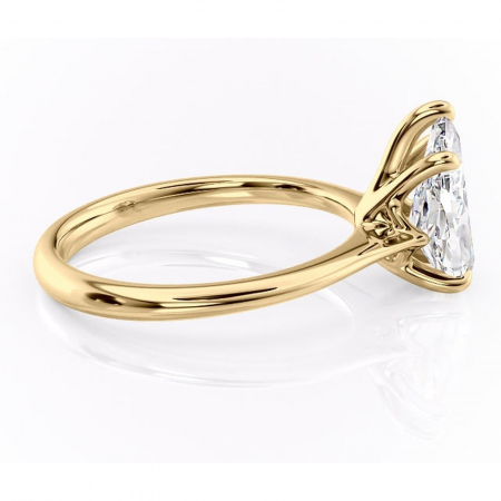 Inel de logodnă Zirena din aur Galben 18kt cu moissanite tăietură pară – Solitar rafinată pentru profil jos | Personalizează și configurează gratuit online [1]