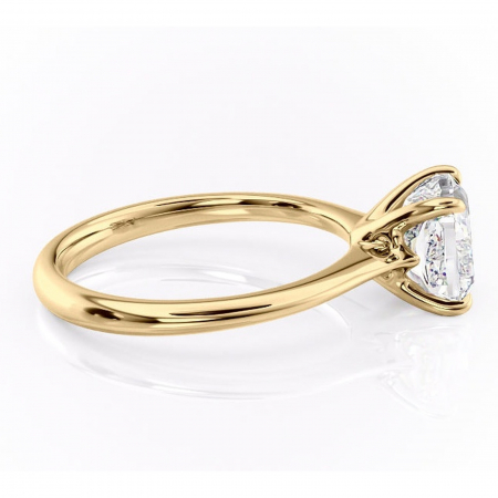 Inel de logodnă Zirena din aur Galben 14kt cu moissanite tăietură pernă – Solitar rafinată pentru profil jos | Personalizează și configurează gratuit online [1]