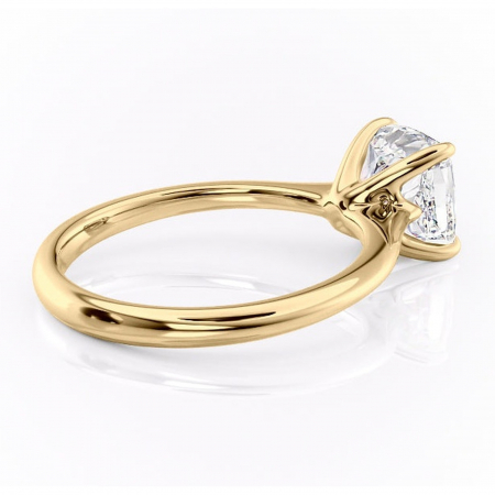 Inel de logodnă Zirena din aur Galben 14kt cu moissanite tăietură pernă – Solitar rafinată pentru profil jos | Personalizează și configurează gratuit online [2]