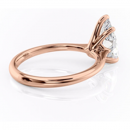 Inel de logodnă Zirena din aur Rose 14kt cu moissanite tăietură pară – Solitar rafinată pentru profil jos | Personalizează și configurează gratuit online [2]