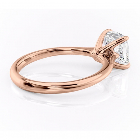 Inel de logodnă Zirena din aur Rose 14kt cu moissanite tăietură pernă – Solitar rafinată pentru profil jos | Personalizează și configurează gratuit online [2]