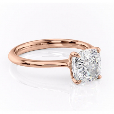 Aur roz - Inel de logodnă Zirena din aur Rose 18kt cu moissanite tăietură pernă – Solitar rafinată pentru profil jos | Personalizează și configurează gratuit online