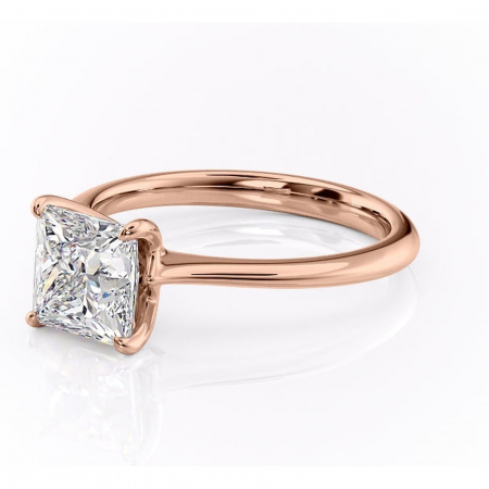 Inel de logodnă Zirena din aur Rose 14kt cu moissanite tăietură princess – Solitar rafinată pentru profil jos | Personalizează și configurează gratuit online [6]