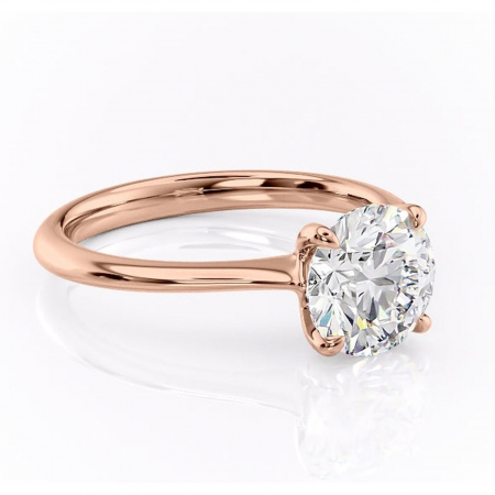 Aur roz - Inel de logodnă Zirena din aur Rose 14kt cu moissanite tăietură rotundă – Solitar rafinată pentru profil jos | Personalizează și configurează gratuit online
