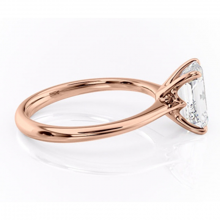 Inel de logodnă Zirena din aur Rose 18kt cu moissanite tăietură smarald – Solitar rafinată pentru profil jos | Personalizează și configurează gratuit online [1]