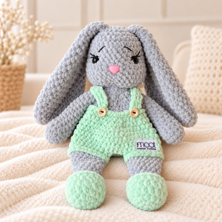 Iepuraș croșetat manual Lulu gri cu salopetă verde, 35 cm [3]