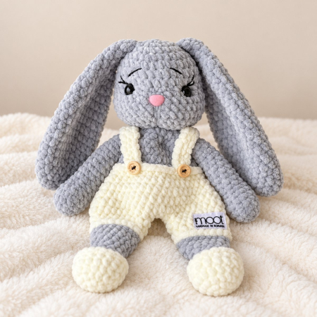 Iepuraș croșetat manual Lulu gri cu salopetă crem, 35 cm [3]