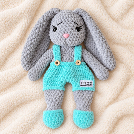 Iepuraș croșetat manual Lulu gri cu salopetă turcoaz, 35 cm [2]