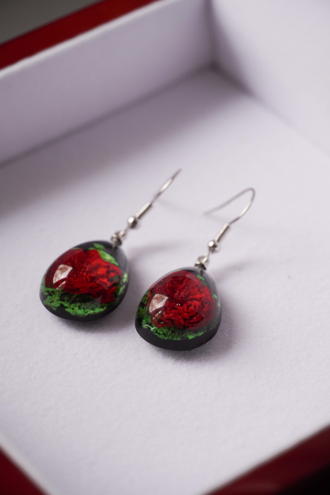 Cercei cu trandafir înrămat în rășină [1]