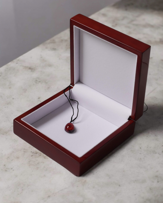 Colier cu trandafir mic înrămat în rășină [2]