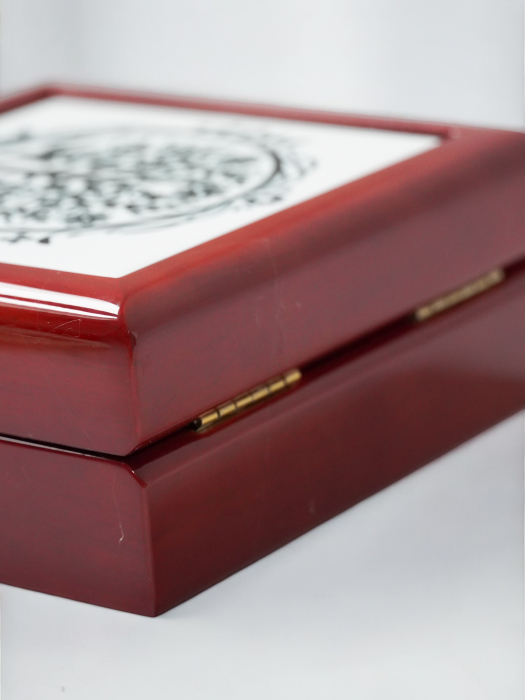 Iubesc românește - cutie premium de bijuterii din lemn de cireș lăcuit [3]