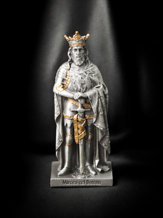 Mircea cel Bătrân -  Statuetă din plumb sau rășină cu personaje istorice românești [2]