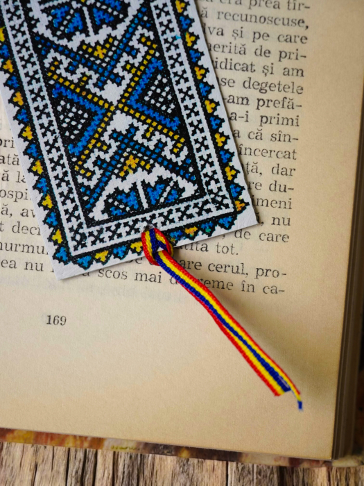 Motive tradiționale - semn de carte din piele naturală [3]