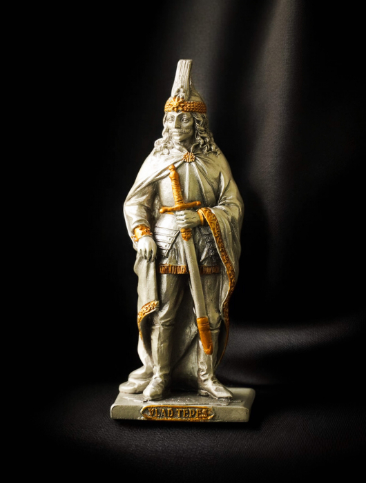 Vlad Țepeș - Statuetă din plumb sau rășină cu personaje istorice românești [4]