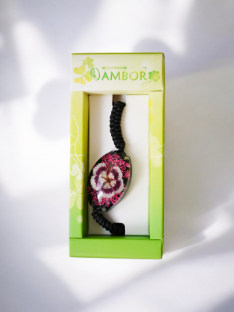 Brățară cu garofiță înrămată în rășină [3]