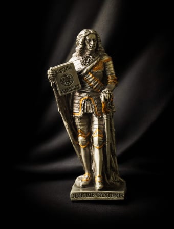 Dimitrie Cantemir - Statuetă din plumb sau rășină cu personaje istorice românești De colecționat - Dimitrie Cantemir - Statuetă din plumb sau rășină cu personaje istorice românești