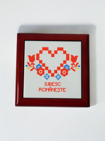 Iubesc românește - cutie premium de bijuterii din lemn de cireș lăcuit [1]
