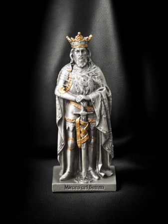 Mircea cel Bătrân -  Statuetă din plumb sau rășină cu personaje istorice românești [1]