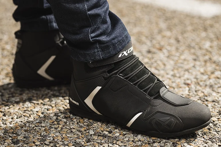 Ghete moto Roadster barbati All Season Ixon model Gambler WP MS culoare: negru/alb (100% waterproof) [4]