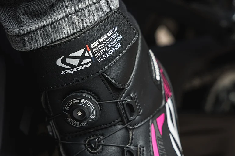 Ghete moto Roadster femei All season Ixon model Ranker WP LS culoare: negru/alb/fuchsia (roz) (100% waterproof) [4]
