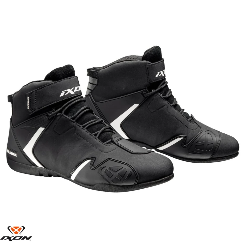 GHETE MOTO - Ghete moto Roadster barbati All Season Ixon model Gambler WP MS culoare: negru/alb (100% waterproof)