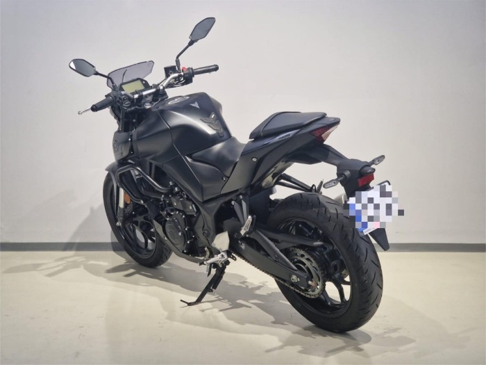 Motocicleta Yamaha MT-03 [3]