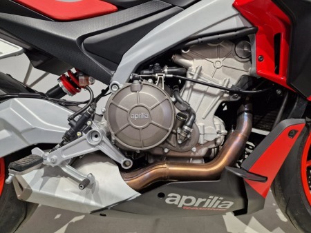 Motocicleta Aprilia Tuono 660 [4]