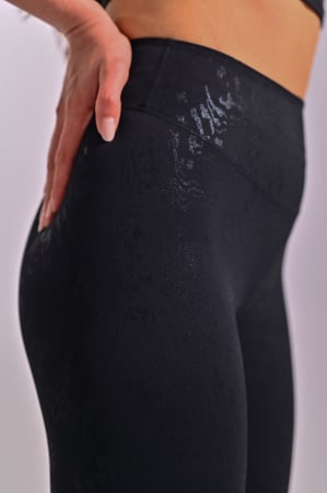 set crop top maneca scurta si colanti negri [6]