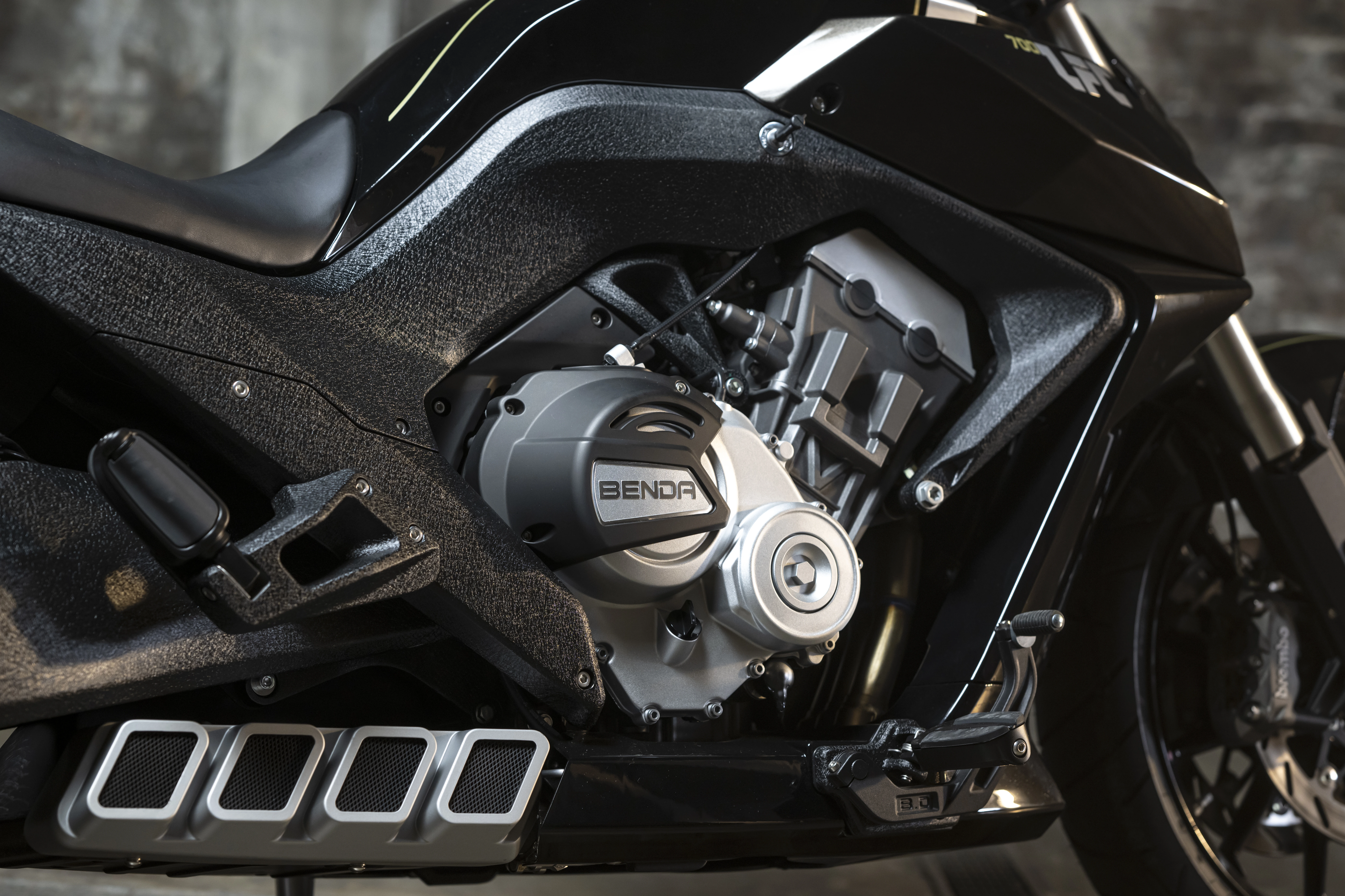 Benda LFC 700 vedere 3/4 fata