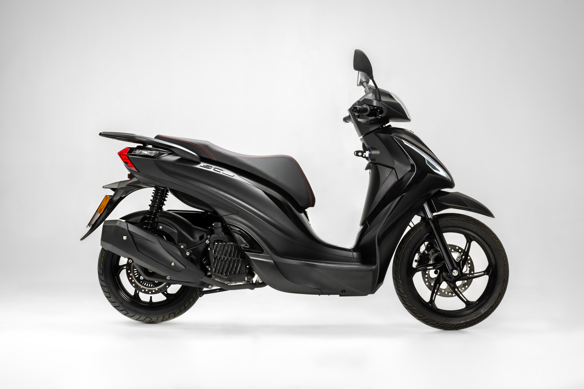 Morbidelli SC125LX negru vedere laterală