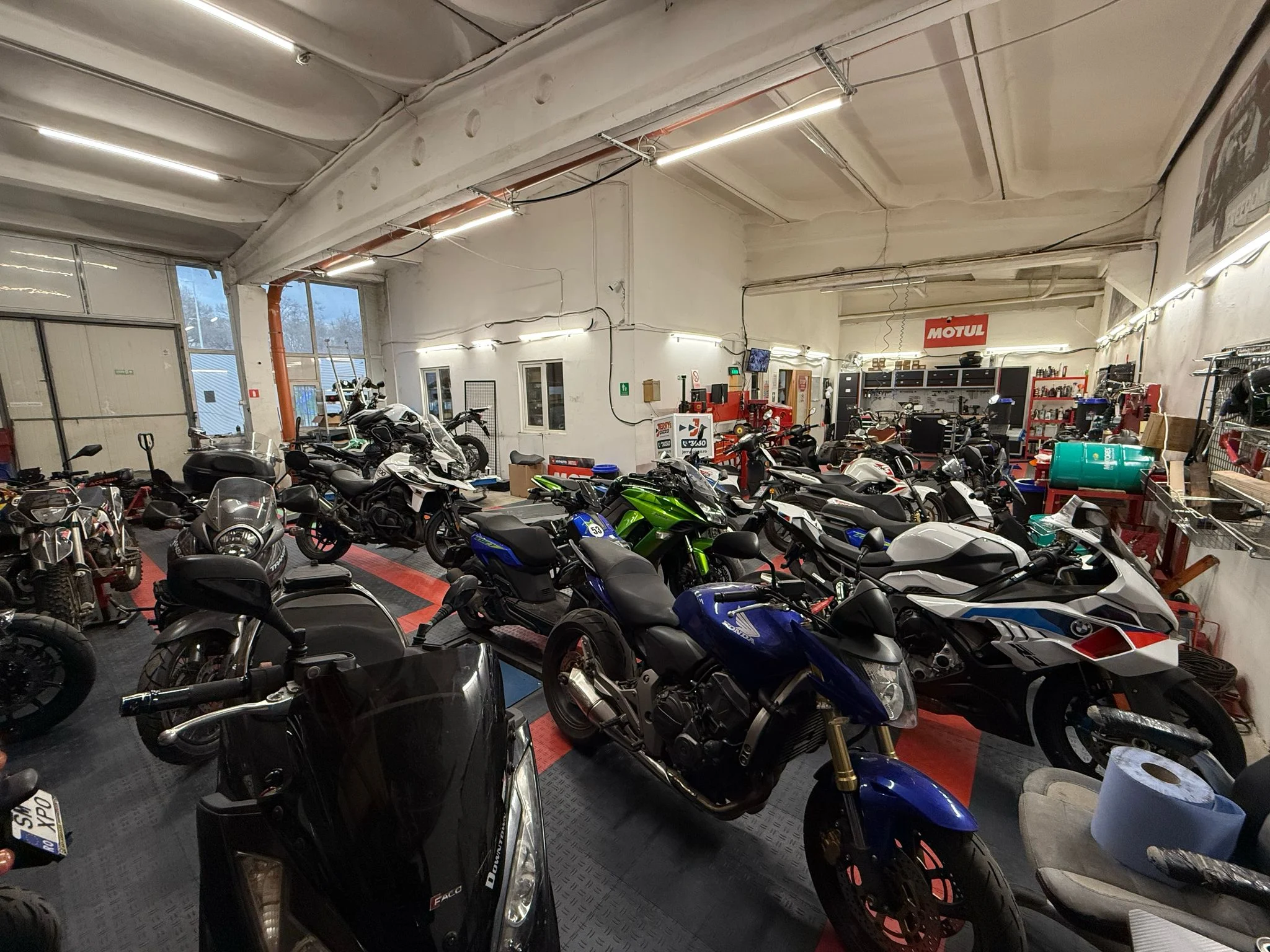 Motociclete la revizie în service-ul MYMOTO Cluj, Calea Baciului 47, Cluj-Napoca