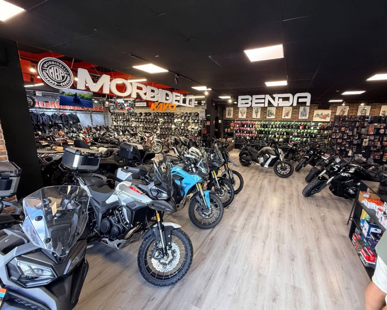 Showroom MYMOTO Cluj cu motociclete Morbidelli și Benda, Calea Baciului 47, Cluj-Napoca