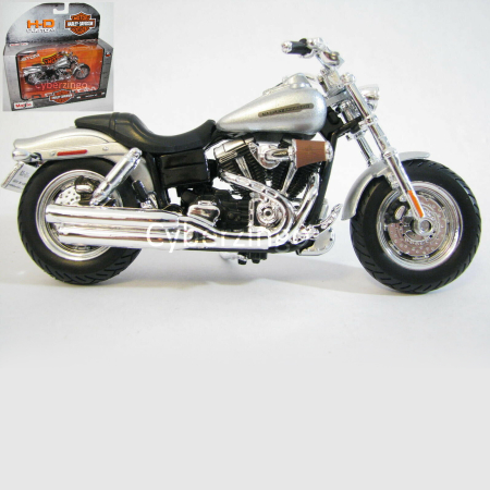 Machete - Maisto [1:18] - Harley-Davidson FXDFSE CVO FAT BOB 2009, [S]ilver [set DCC-MAI31360-36-12]