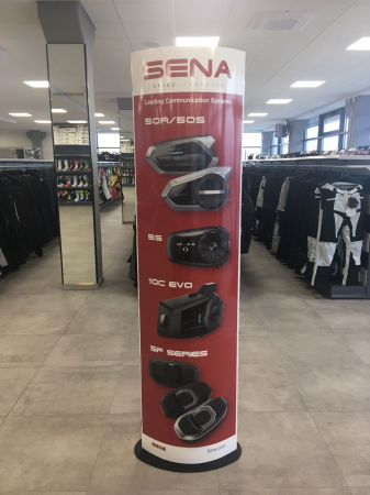 Accesorii moto și ATV - SENA stand promoțional 50R / 50S, 5S, 10C EVO, SF, înălțime 200 cm - retras din ofertă - lichidare de stoc