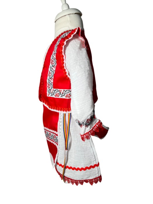 Costum popular fetite , broderie alb/rosu, 4 piese [2]