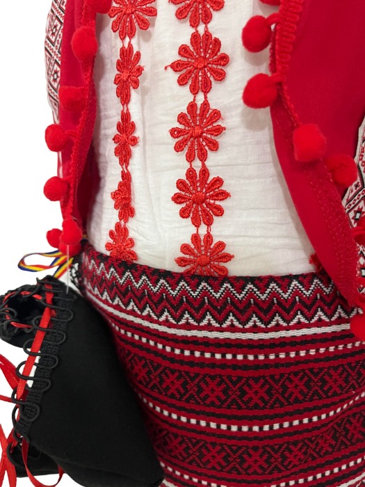 Costum traditional fete cu vesta, alb/rosu, 5 piese [5]