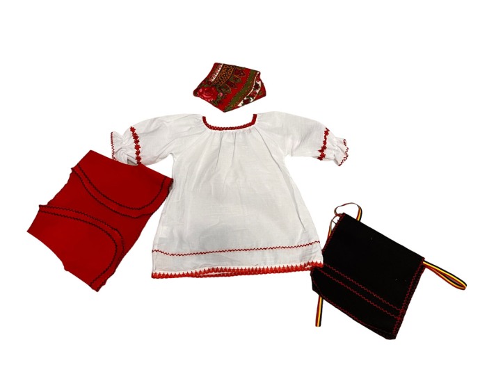 Costum traditional fete cu vesta rosie, alb/rosu/negru, 4 piese [4]